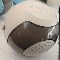 Мини-караоке для детей и взрослых, портативная Bluetooth колонка с 2 беспроводными микрофонами (бежевый)